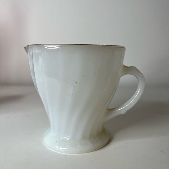 SOLD - Antique Vintage Fire King Creamer and Sugar set - Picture 14 of 14